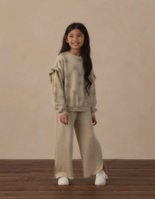 Load image into Gallery viewer, Ruffle Sweatshirt Big Daisy