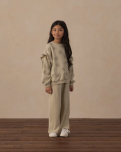 Load image into Gallery viewer, Ruffle Sweatshirt Big Daisy