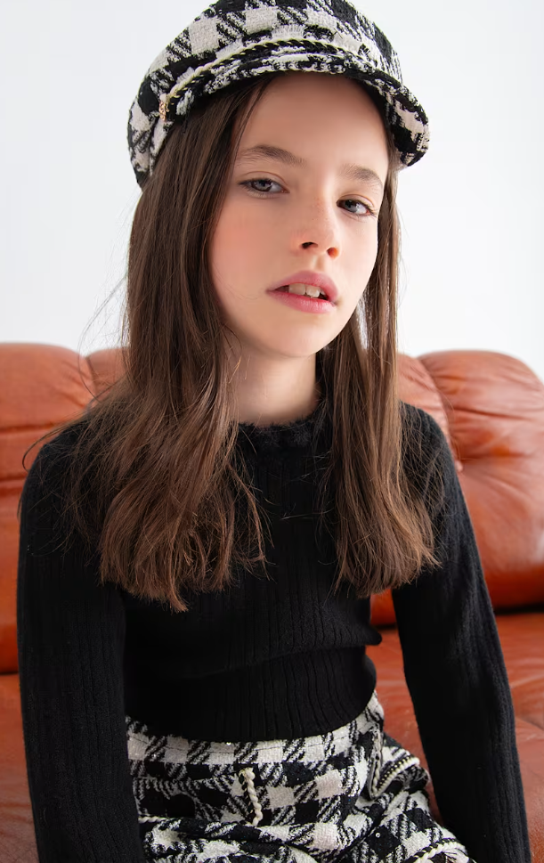 Black Fuzzy Knitted Girl's Swerater