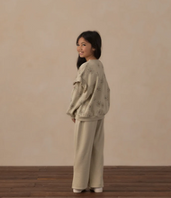 Load image into Gallery viewer, Ruffle Sweatshirt Big Daisy
