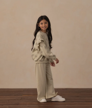 Load image into Gallery viewer, Ruffle Sweatshirt Big Daisy
