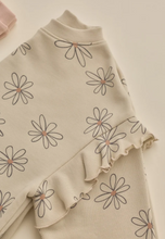 Load image into Gallery viewer, Ruffle Sweatshirt Big Daisy
