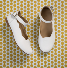 Load image into Gallery viewer, Girl&#39;s Ondina Flats In White
