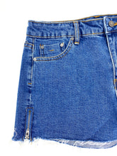Load image into Gallery viewer, Brittany Mid Rise Indigo Short

